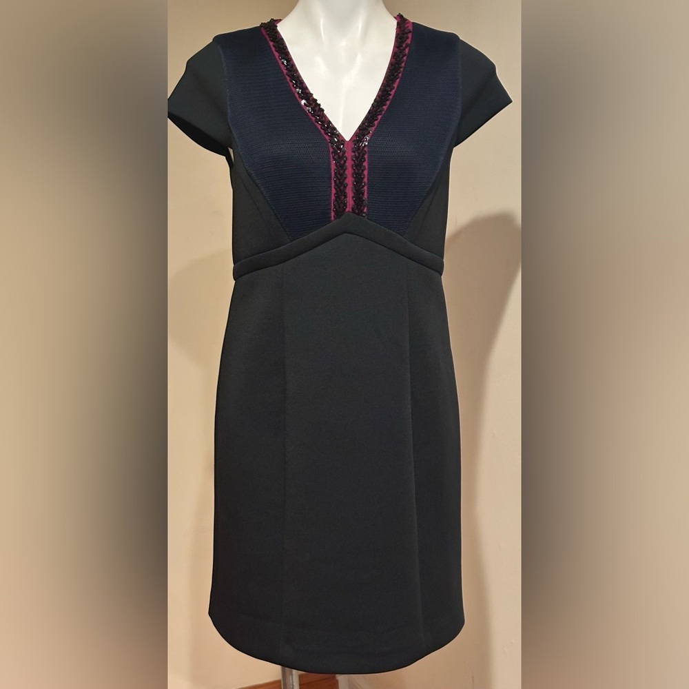 Shoshanna Black Navy Pink Mixed Scuba Knit Beaded Sheath V Neck Dress Sz 8.